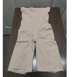 Spanx Size Medium Higher Power Short High-Waisted Seamless Shaper *FLAWS*